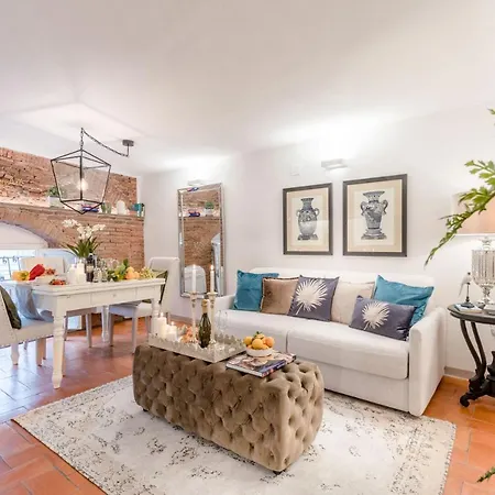 Casa Colosseum, A Million Dollar's View: The Colosseum. Luxury 1 Bedroom 1 Bathroom Apartment