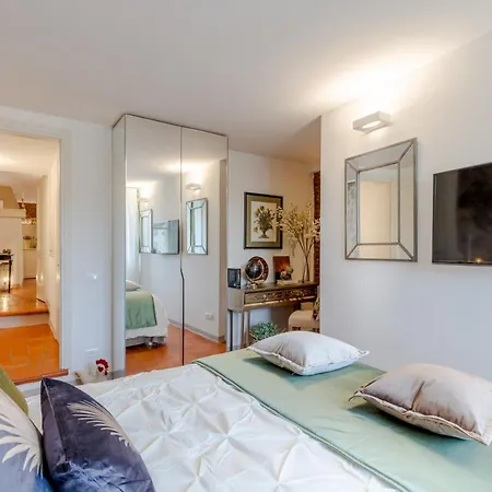 Casa Colosseum, A Million Dollar's View: The Colosseum. Luxury 1 Bedroom 1 Bathroom Apartment Lucca