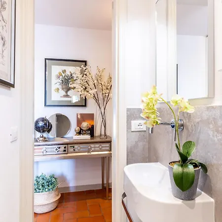 Casa Colosseum, A Million Dollar's View: The Colosseum. Luxury 1 Bedroom 1 Bathroom Apartman Lucca