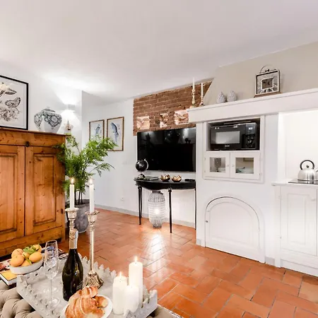 Casa Colosseum, A Million Dollar's View: The Colosseum. Luxury 1 Bedroom 1 Bathroom Apartment