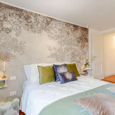 Casa Colosseum, A Million Dollar's View: The Colosseum. Luxury 1 Bedroom 1 Bathroom Apartment
