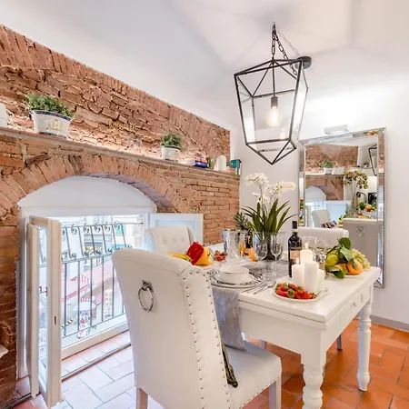Casa Colosseum, A Million Dollar's View: The Colosseum. Luxury 1 Bedroom 1 Bathroom Lucca